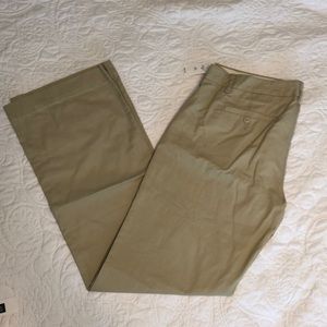 NWT GAP Classic Khaki Pants size 10